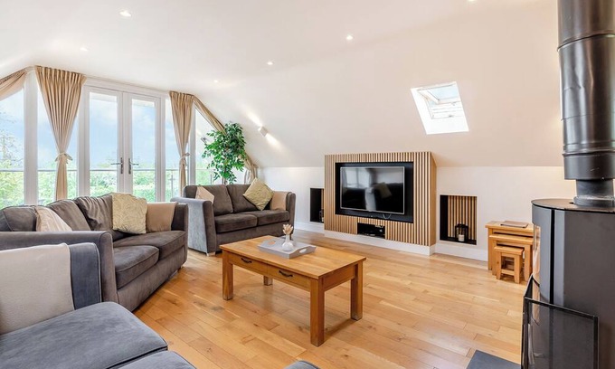 Middlezoy Cottage | Stylish and contemporary two storey cottage.