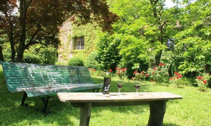 Verreries-de-Moussans Apartment | Stylish apartment, set within beautiful gardens