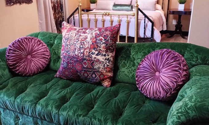 Kennard Cottage | STYLISH CABIN WITH HOT TUB IN A SMALL TOWN. STAY AMONG THE PINE TREES! EAST TX.!