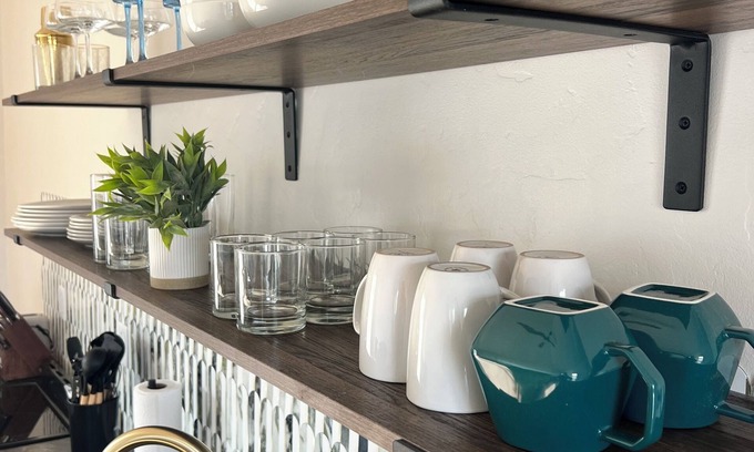 Anaconda House | Stylish/Cozy 2 BR Art Deco Retreat- Wifi, AC, Central Location!