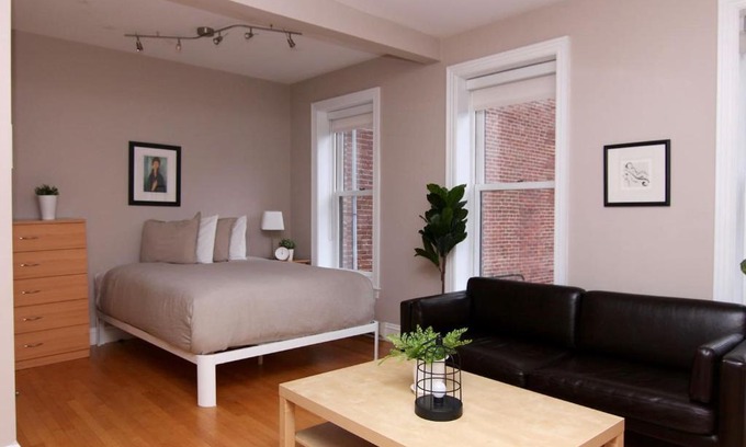 Columbus Apartment | Stylish Downtown Studio in the SouthEnd, C.Ave# 2