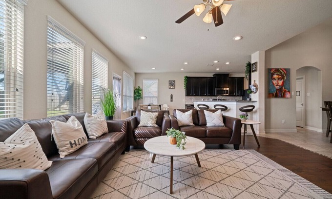College Park House | Stylish Escape Near lake Conroe & The Woodlands