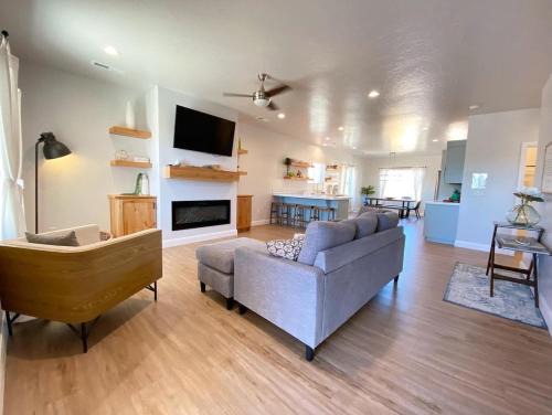 Kanab House | Stylish Family Home in Kanab 40 Mins to Zion NP