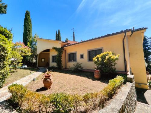 Coverciano Villa | Stylish Florentine villa 4 bedrooms with Fun POOL