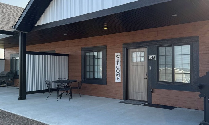 Hermosa Condo | Stylish, Gateway to the Black Hills , 2-bedroom condo in awesome Hermosa!