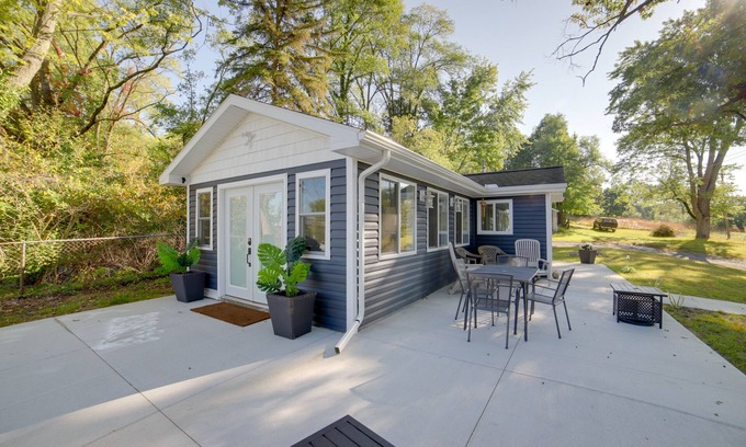 Grass Lake Cottage | Stylish Grass Lake Retreat - Steps to Park!