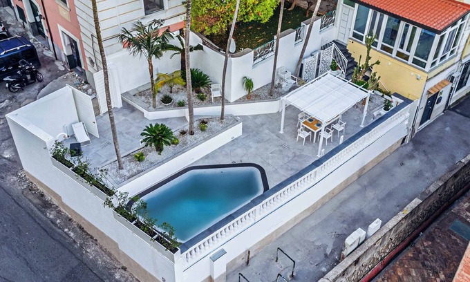 Historical Downtown Salerno House | Stylish Home with Swimming Pool in Salerno – Walk to Beach & City Center