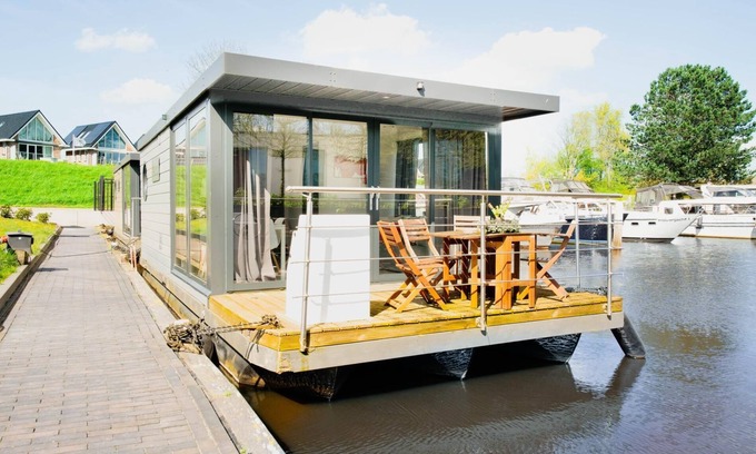 Zwartsluis Boat Rental | stylish Houseboat 2 bedrooms near Giethoorn