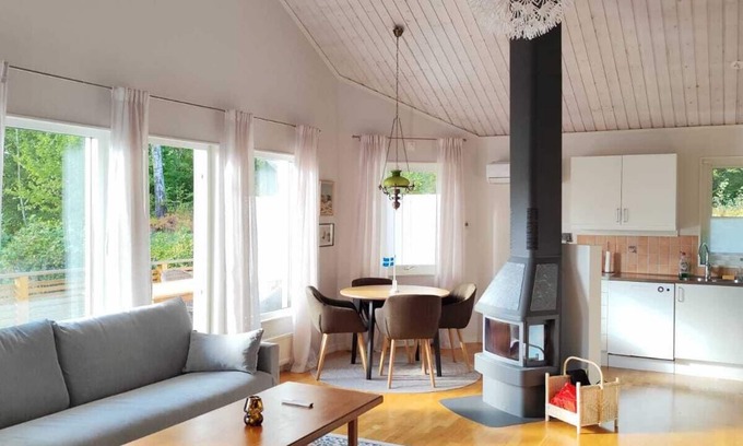 Bouvet Island House | Stylish Lakehouse retreat with views over Djulö