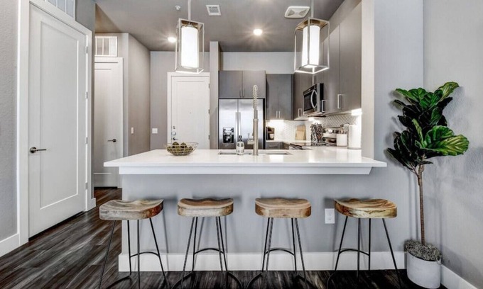 Arsenal Apartment | Stylish Luxe Apt w/Amazing Pool | Walk 2 Riverwalk