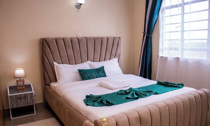Nakuru Apartment | Stylish Modern Suite- Netflix +Balcony: The Monarch