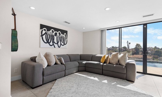 Eastlake House | Stylish Pool & Stunning Views