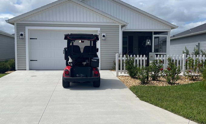 Sumter County House | Stylish Shadybrook retreat with golf cart, bikes & Tesla charger!