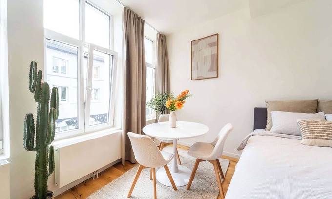 Historisch centrum Apartment | Stylish Studio for 2 Steps from Grote Markt