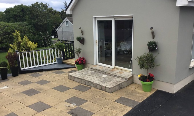 Dungloe Apartment | Stylish Studio with Kitchen/Private Deck/Sauna & Hot Tub