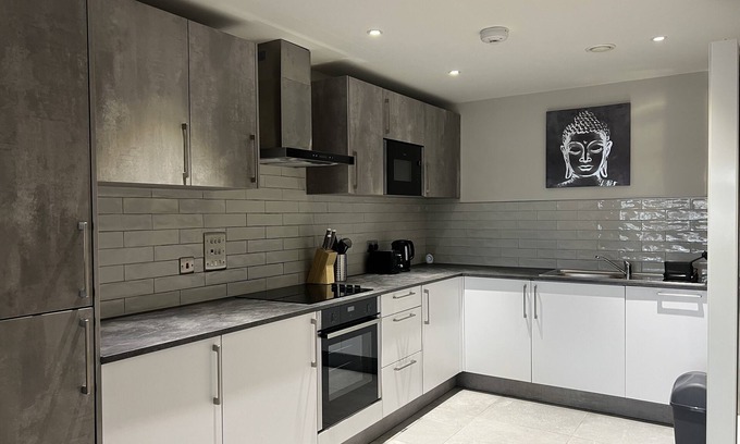 Shirley Apartment | Stylish Suite in Shirley