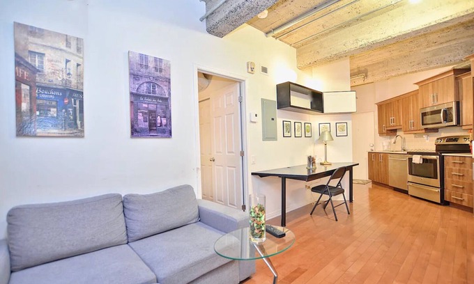 Quartier des Spectacles Apartment | Stylish Urban Loft Downtown,1 minute walk to the Place des arts METRO Stationnn