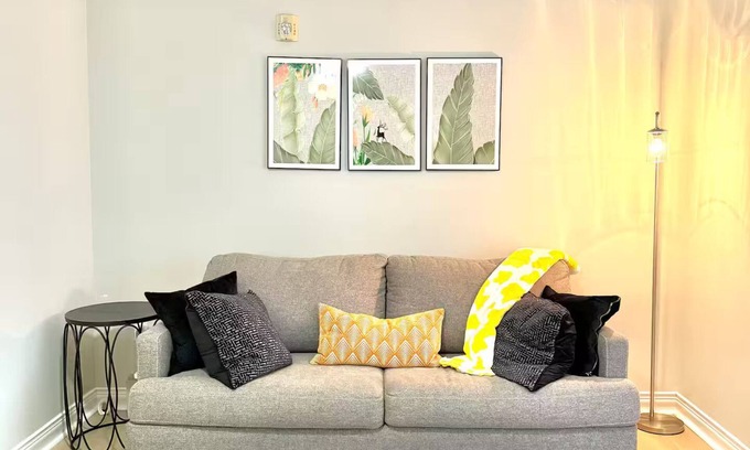 Charlotte House | Stylish & Vibrant Ayrsley Town