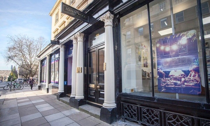 Bath Apartment | Stylish Wood Street Apartment