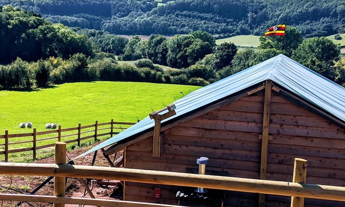 Great Witley Cabin | Sublime & Tranquil Safari Lodge - Hakuna Matata!