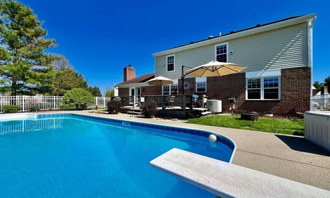 Lindenwald House | Suburban paradise in Liberty TWP