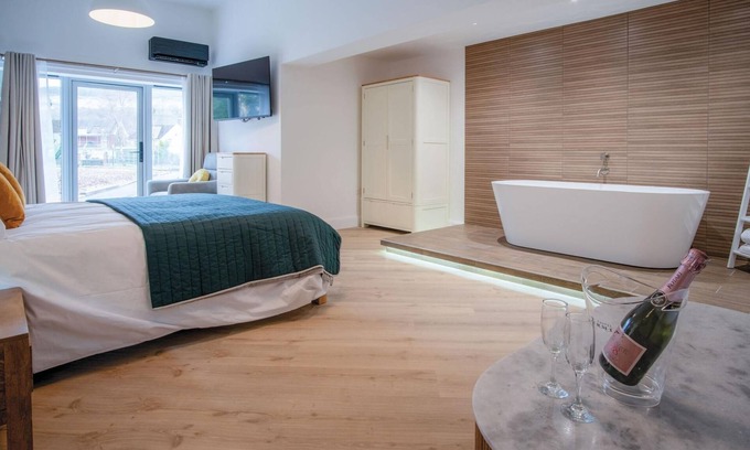 Pen-y-cae Apartment | Suite 5 - Sleeping Giant Hotel - Pen Y Cae Inn