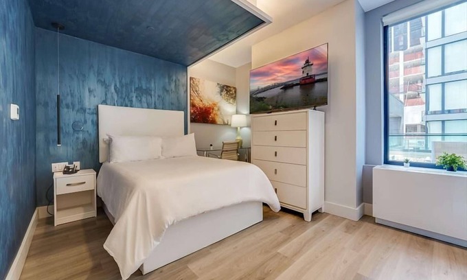 Mott Haven Hotel | Suite+Balcony | Full Bed+Kitchenette | near NYC