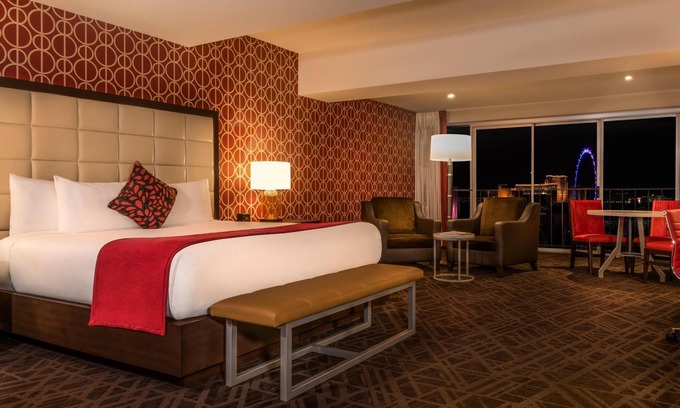 Las Vegas Hotel | Suite + Connecting Room at a 4⭐️ Hotel