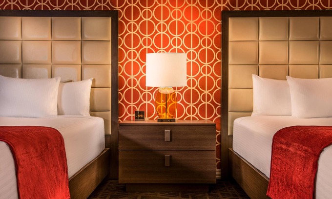 Las Vegas Hotel | Suite + Connecting Room at a 4⭐️ Hotel