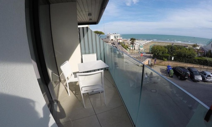 Old Town Apartment | Suite Serenissima bilocale con terrazzo frontemare - Agenzia Cocal