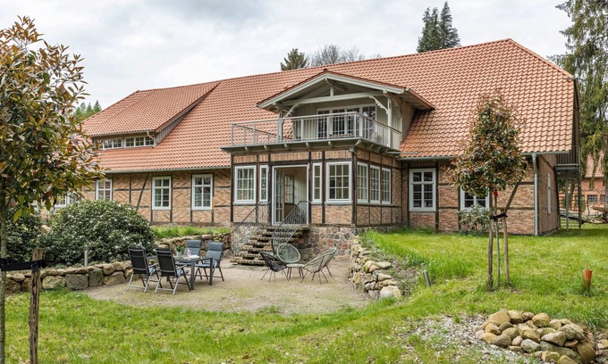 Dedelstorf Apartment | Suite with Conservatory, Mountain View, Shared Pool & Wi-Fi