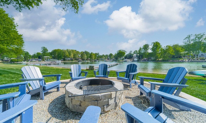 Westport House | Summer Cove by SoCharm | Luxury Lakeside Living | 5 BDS | Sleeps 16