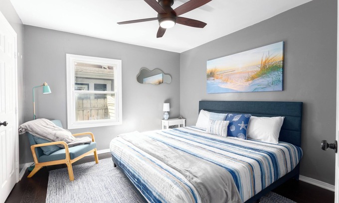 Stockton House | Summer discounts! King Bed, Sleeps 10, Pets ok mini-golf, arcade CLOSE 2 ALL