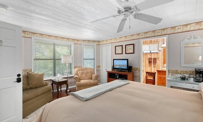 Julian Apartment | Summer Room @ Eaglenest Inn w/Pool & SPA