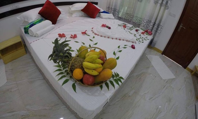 Male House | Summer sky thoddoo