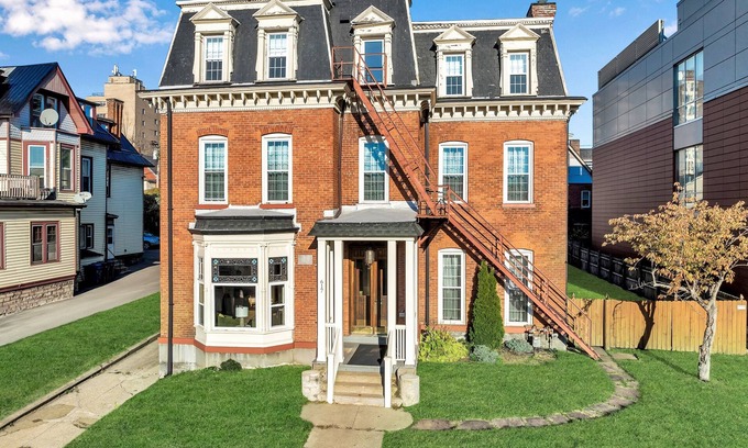 Front Park Apartment | Sun Filled Apt w/Dedicated Office