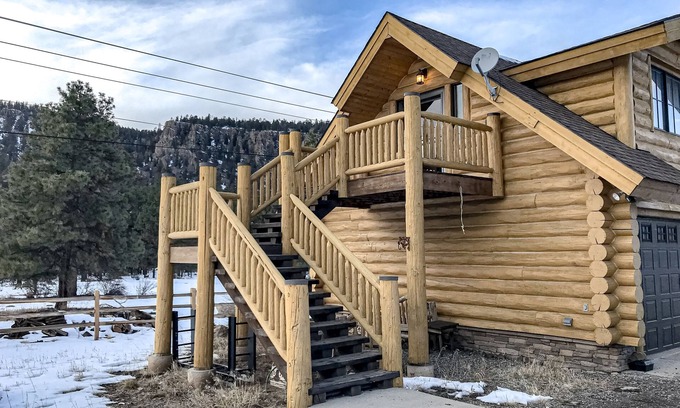 South Fork Apartment | Sun-filled mountain studio with deck, fireplace, & views- near skiing & trails