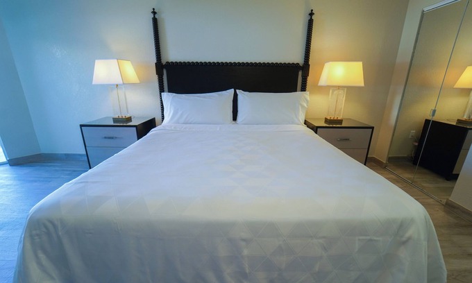 Crystal Harbour Resort | Sun, Sand & Surf! 3 Relaxing Rooms, Outdoor Pool, Near Top Attractions