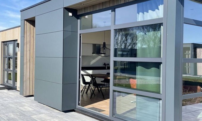 Enkhuizen Ski Chalet | "Sunkiss at the IJsselmeer"