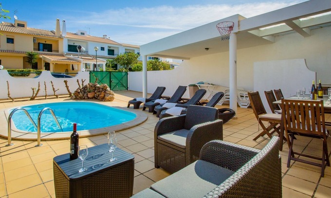 Urbanizacao dos Calicos House | Sunny 2BDR House W/Private Pool by LovelyStay