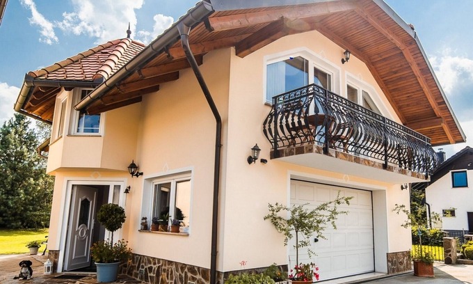 Varpolje Apartment | Sunny and Comfortable Apartment with Terrace and Garden - Two Bedroom Apartment with Terrace