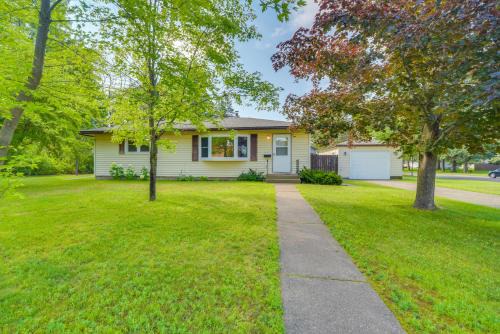 Cloquet House | Sunny Cloquet Home - 2 Mi to St Louis River!