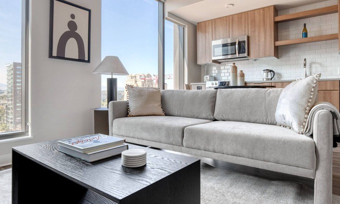 Golden Triangle Apartment | Sunny Golden Triangle 1BR w/ Pool, Gym & W/D, next to Park, by Blueground