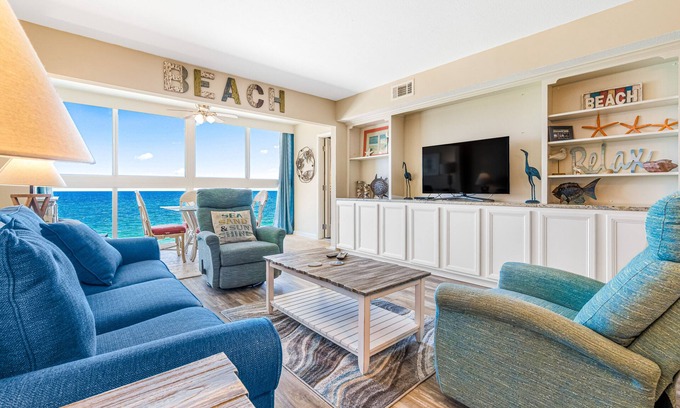 Gulf Shores Condo | Sunny, Gulf-front beach condo with central AC & a pool