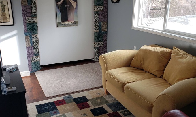 West Central Apartment | Sunny Studio - 30 nt min