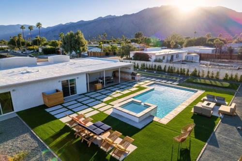 Desert Park Estates House | Sunny Vista Pool And Spa Home With Mountain Views