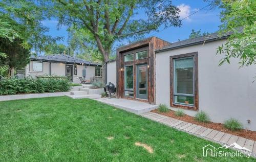 Sunnyside House | Sunnyside Carriage House W Shared Patio
