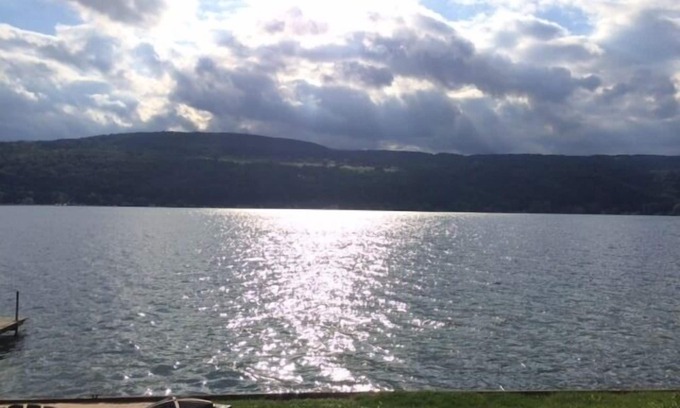 Middlesex Cottage | Sunnyside Shore - Lakefront Retreat, 2 bedroom, 1 bathroom, sleeps 4-6