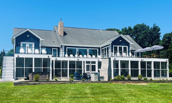 Sunrise Bay House | Sunrise at Lake Anna: Lakefront, Boathouse, Pickleball, Golf, Hot Tub, Arcade