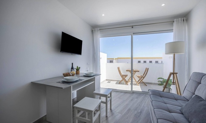 Sagres Apartment | 'Sunset Apartment' close to the Beach with Terrace & Wi-Fi